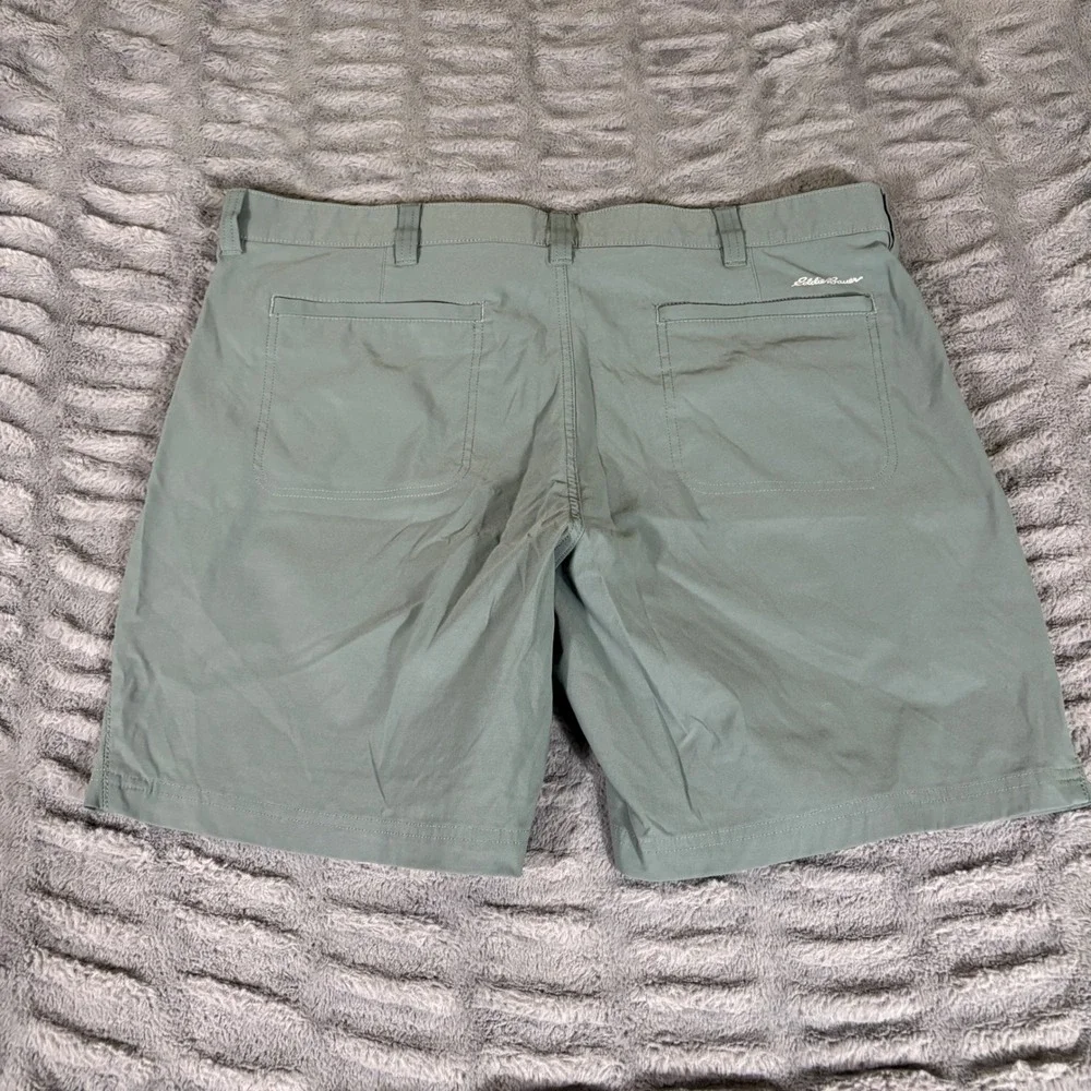 Eddie Bauer Mens 40 Sage Green Performance Hiking Shorts Stretch Nylon AR472
